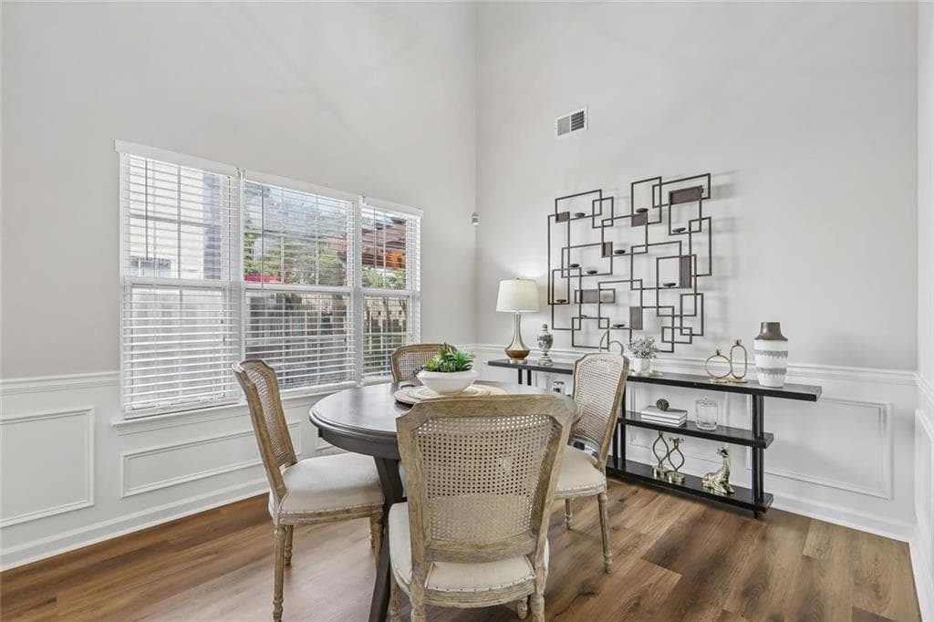3 bedroom, 3 bathroom, 2,216 sq ft single family residence under contract at 2375 Ashton Drive, Roswell, GA 30076 — photo 6