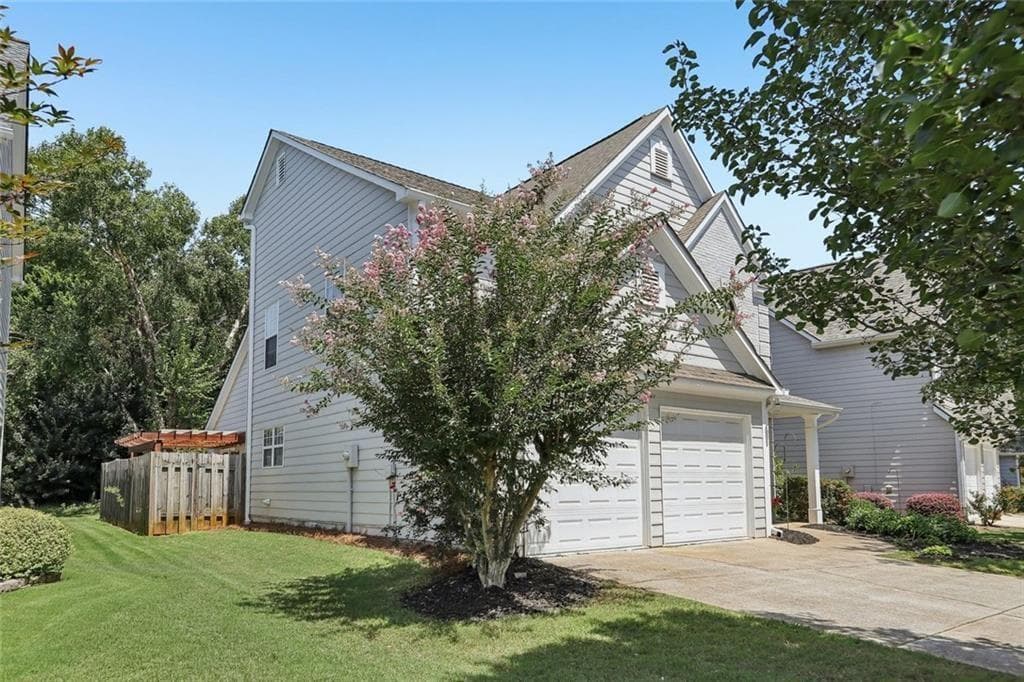 3 bedroom, 3 bathroom, 2,216 sq ft single family residence under contract at 2375 Ashton Drive, Roswell, GA 30076 — photo 8