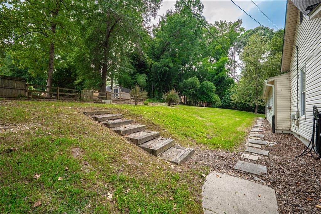 5 bedroom, 2 bathroom, 1,732 sq ft single family residence for sale at 4481 Mclain Circle, Acworth, GA 30101 — photo 4