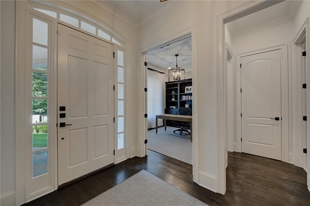 6 bedroom, 5 bathroom, 5,164 sq ft single family residence under contract at 4365 Lake Forrest Drive, Atlanta, GA 30342 — photo 4