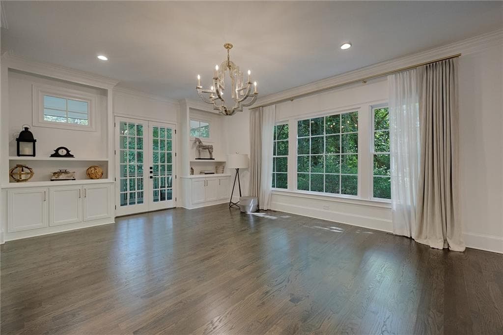 6 bedroom, 5 bathroom, 5,164 sq ft single family residence under contract at 4365 Lake Forrest Drive, Atlanta, GA 30342 — photo 10