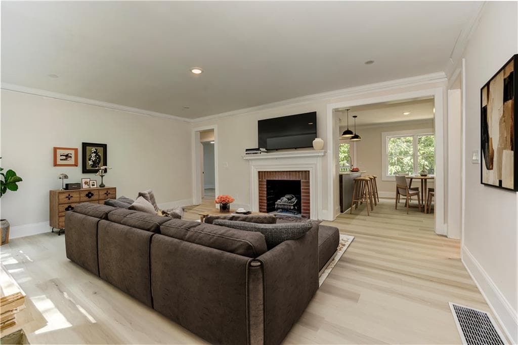 4 bedroom, 2 bathroom, 1,597 sq ft apartment for rent at 83 26th Street Main Level, Atlanta, GA 30309 for $3,999 a month — photo 1 of 19