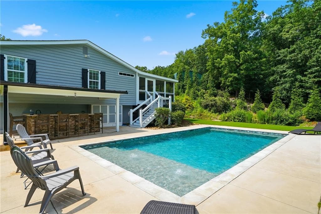 4 bedroom, 3 bathroom, 2,049 sq ft single family residence for sale at 364 Holly Street, Canton, GA 30114 — photo 2