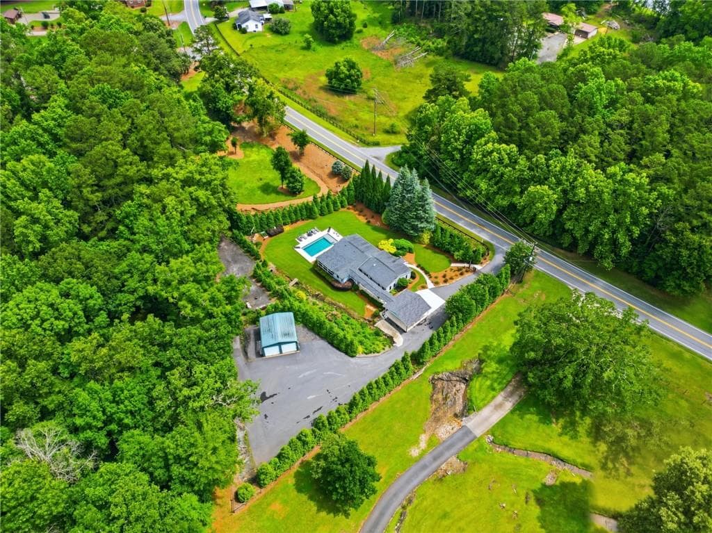 4 bedroom, 3 bathroom, 2,049 sq ft single family residence for sale at 364 Holly Street, Canton, GA 30114 — photo 5
