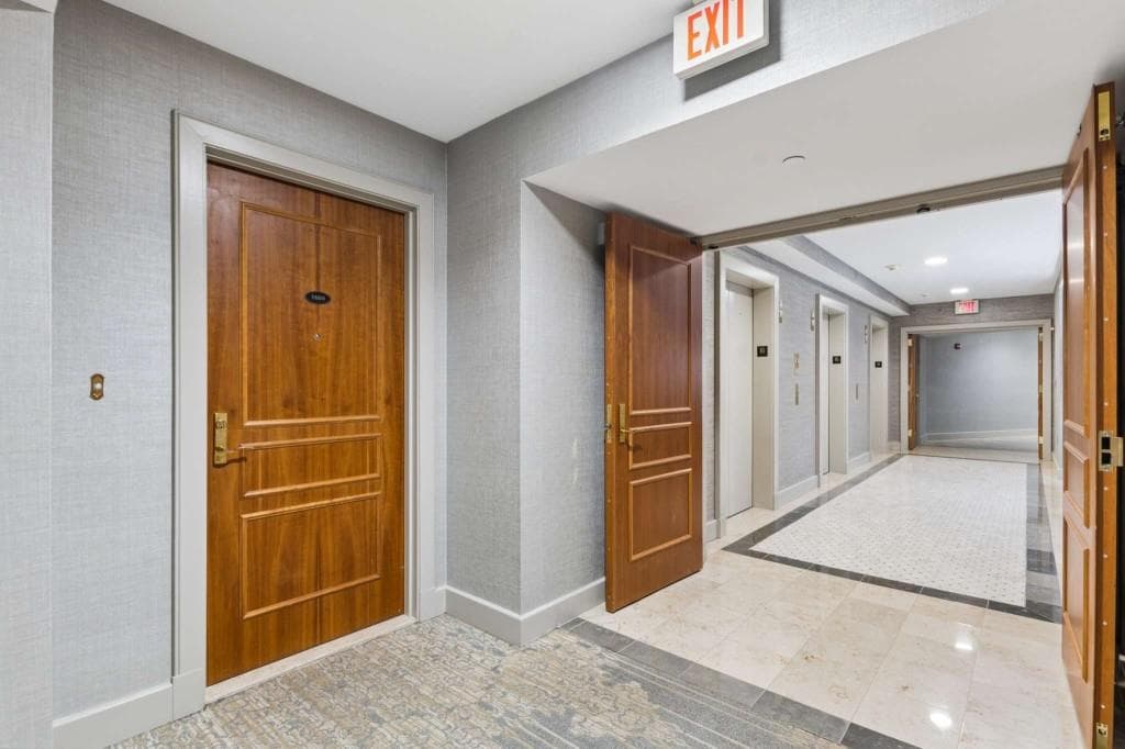 2 bedroom, 3 bathroom, 1,680 sq ft condominium for sale at 700 Park Regency Place 1604, Atlanta, GA 30326 — photo 2