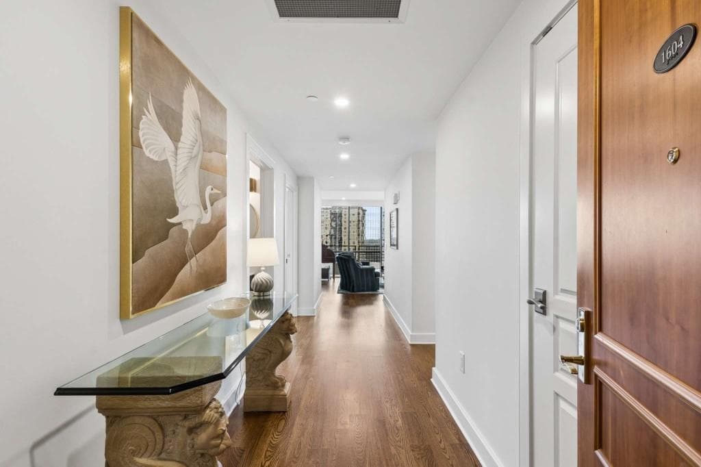 2 bedroom, 3 bathroom, 1,680 sq ft condominium for sale at 700 Park Regency Place 1604, Atlanta, GA 30326 — photo 3