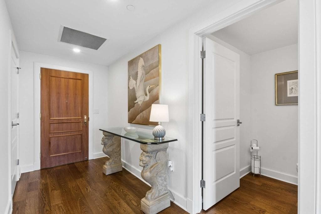 2 bedroom, 3 bathroom, 1,680 sq ft condominium for sale at 700 Park Regency Place 1604, Atlanta, GA 30326 — photo 4