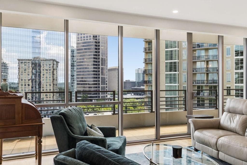 2 bedroom, 3 bathroom, 1,680 sq ft condominium for sale at 700 Park Regency Place 1604, Atlanta, GA 30326 — photo 6