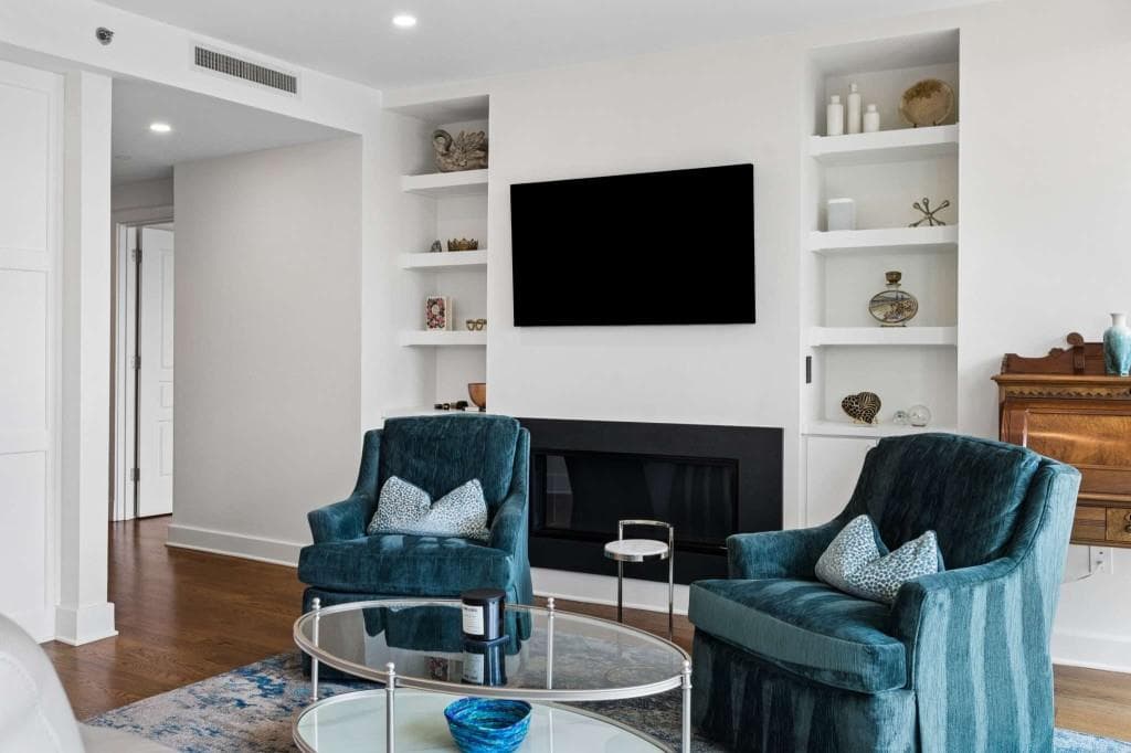 2 bedroom, 3 bathroom, 1,680 sq ft condominium for sale at 700 Park Regency Place 1604, Atlanta, GA 30326 — photo 9
