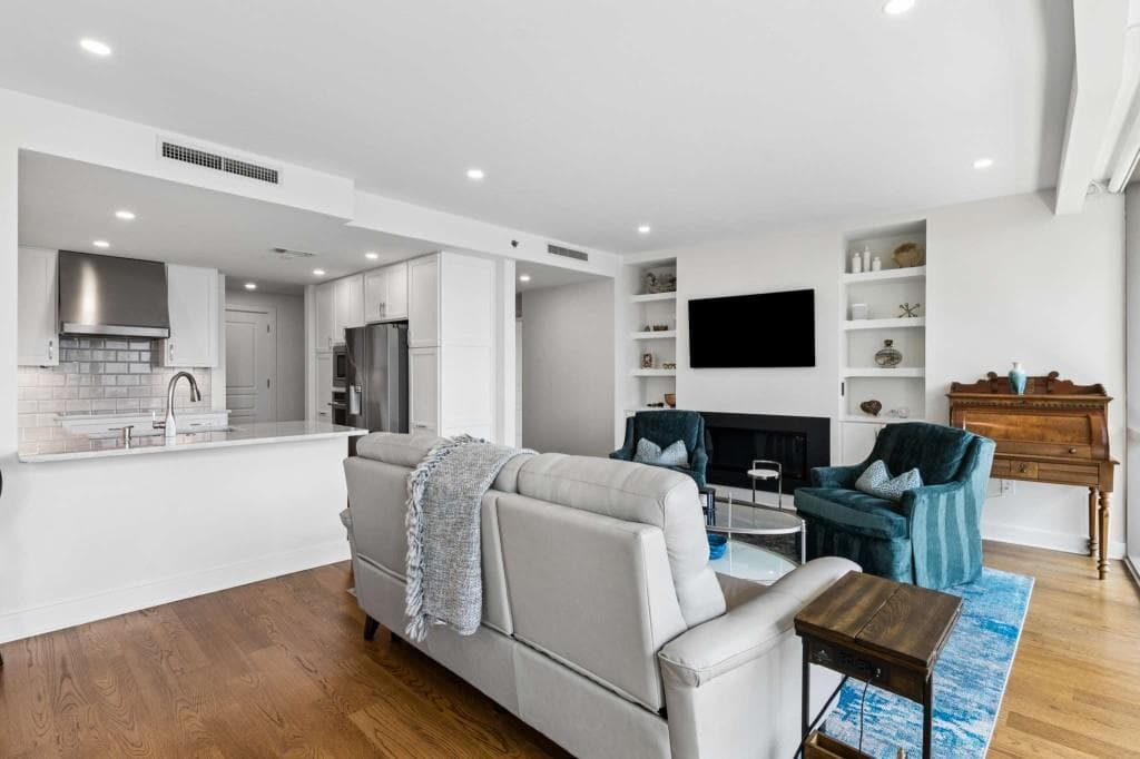 2 bedroom, 3 bathroom, 1,680 sq ft condominium for sale at 700 Park Regency Place 1604, Atlanta, GA 30326 — photo 10