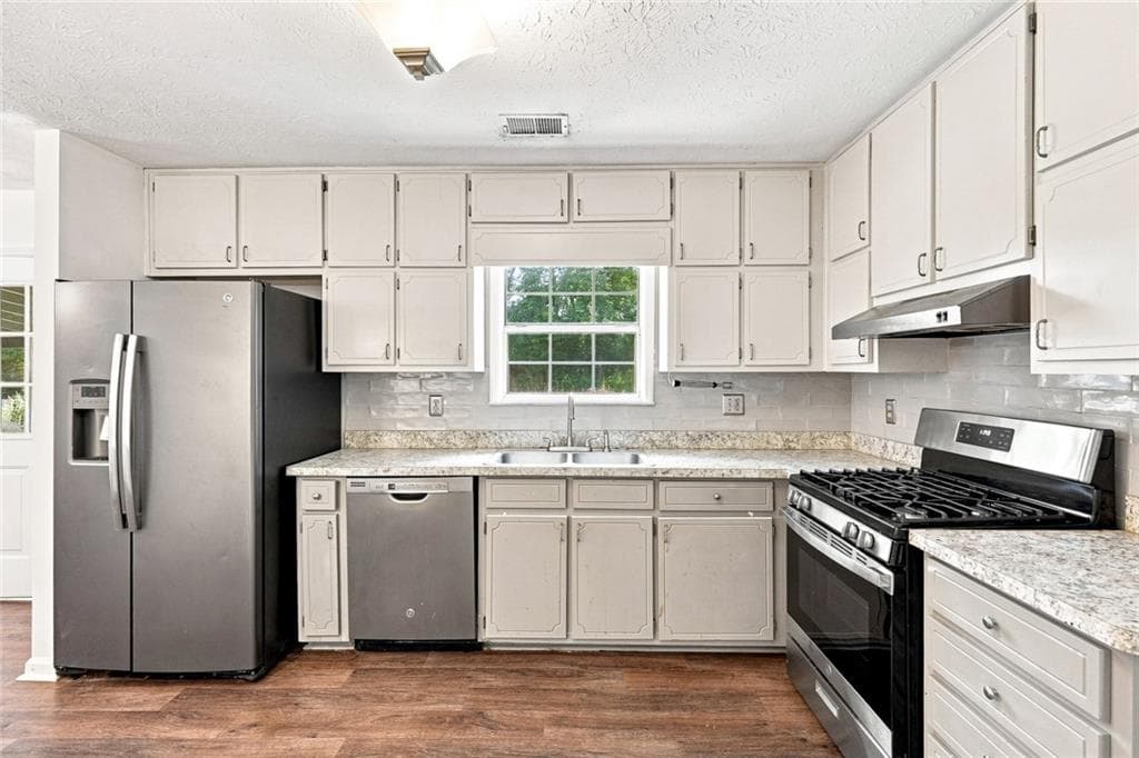 3 bedroom, 2 bathroom, 1,648 sq ft single family residence for sale at 160 Pittypat Place, Mcdonough, GA 30253 — photo 6