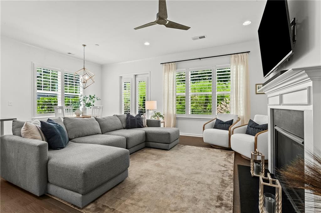 4 bedroom, 4 bathroom, 2,555 sq ft townhouse for sale at 20048 Windalier Way, Roswell, GA 30076 — photo 4