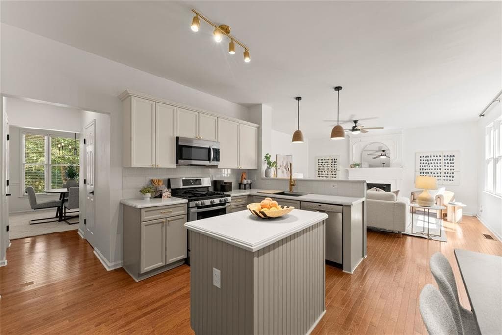 4 bedroom, 4 bathroom, 3,188 sq ft single family residence for sale at 1275 Mountain Ivey Ct, Sugar Hill, GA 30518 — photo 3