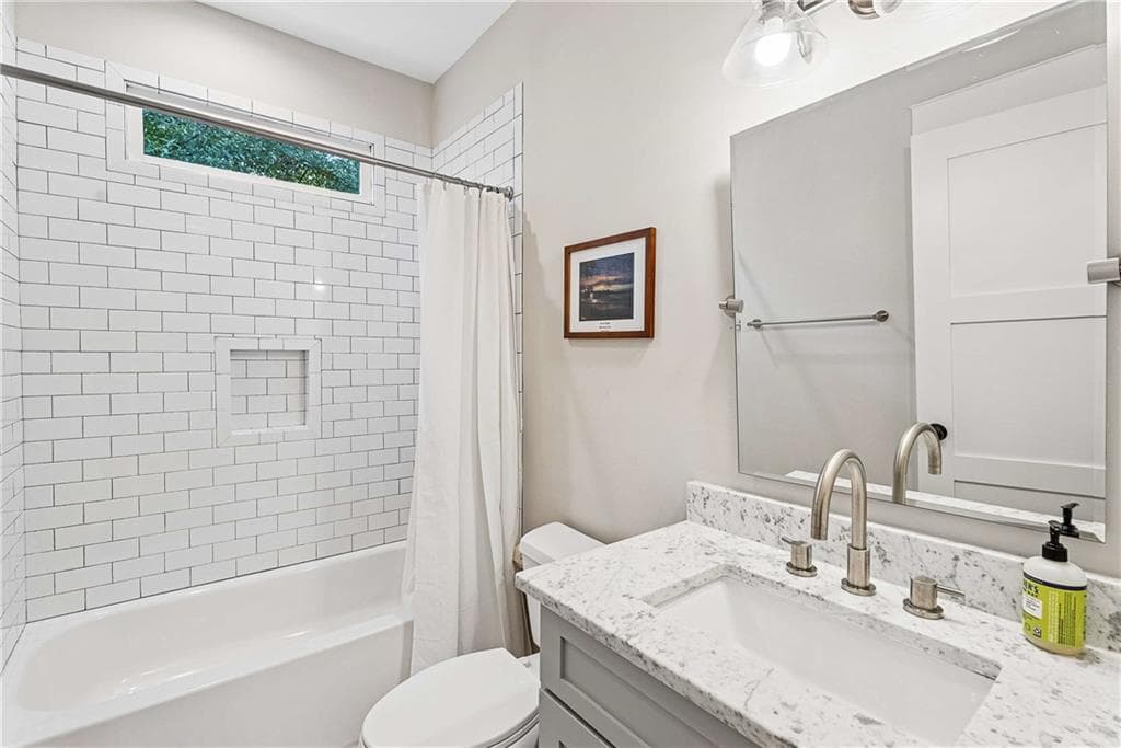 5 bedroom, 5 bathroom, 3,782 sq ft single family residence under contract at 3544 Rockhaven Circle, Atlanta, GA 30324 — photo 10