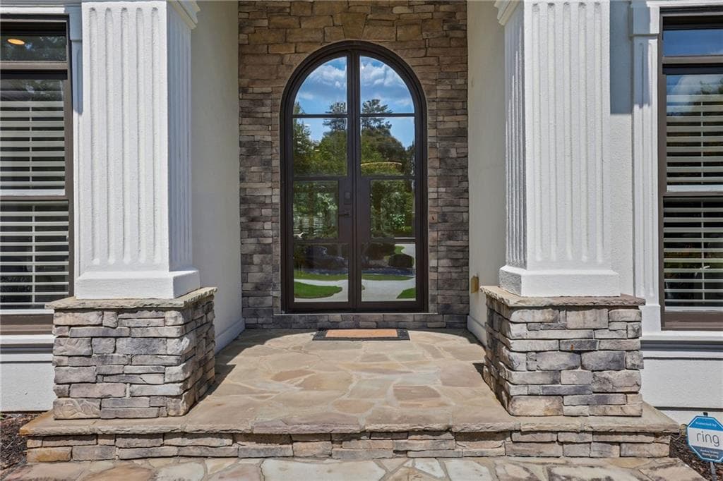 4 bedroom, 5 bathroom, 6,084 sq ft single family residence under contract at 6815 Sunbriar Drive, Cumming, GA 30040 — photo 3
