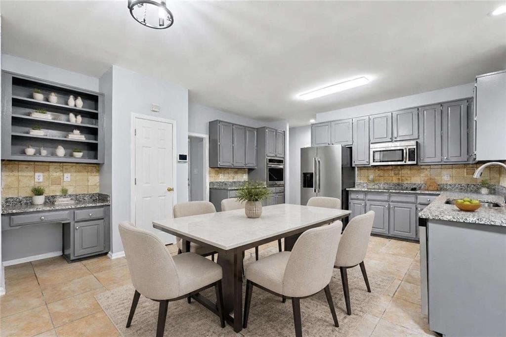 5 bedroom, 4 bathroom, 4,015 sq ft single family residence under contract at 205 Harbor Lakes Way, Fayetteville, GA 30215 — photo 6