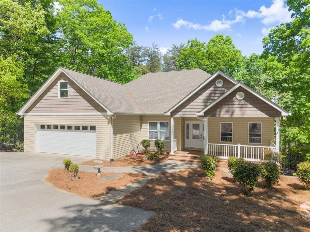 4 bedroom, 3 bathroom, 3,262 sq ft single family residence for sale at 45 Holcomb Drive, Cleveland, GA 30528 — photo 3