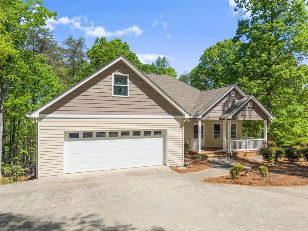 4 bedroom, 3 bathroom, 3,262 sq ft single family residence for sale at 45 Holcomb Drive, Cleveland, GA 30528 — photo 4
