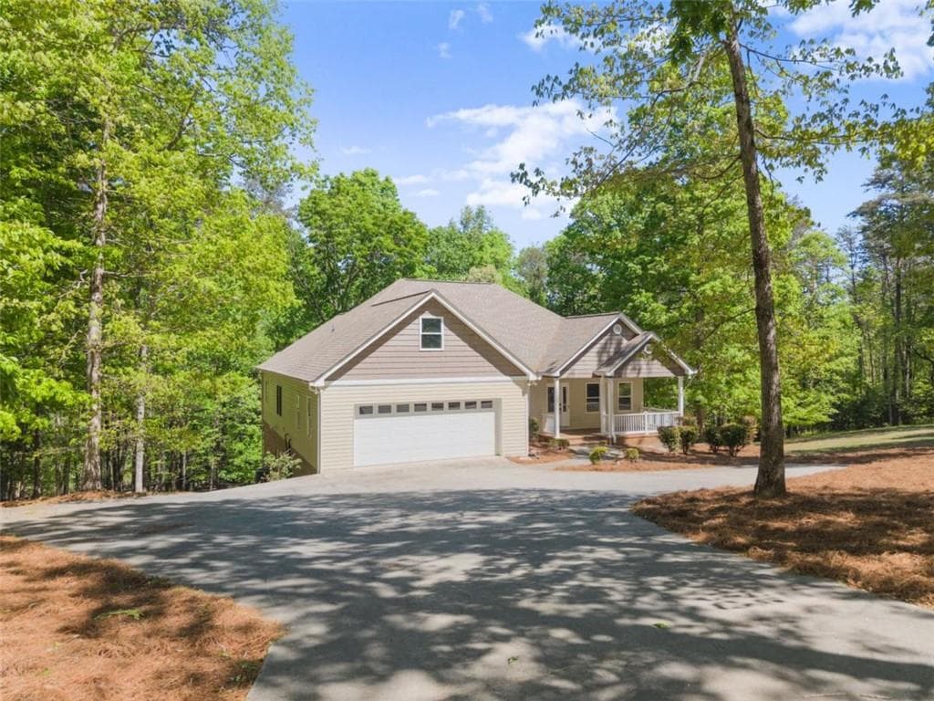 4 bedroom, 3 bathroom, 3,262 sq ft single family residence for sale at 45 Holcomb Drive, Cleveland, GA 30528 — photo 5