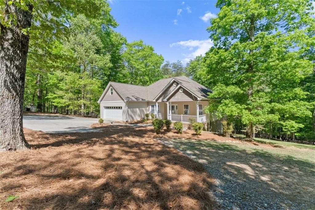 4 bedroom, 3 bathroom, 3,262 sq ft single family residence for sale at 45 Holcomb Drive, Cleveland, GA 30528 — photo 8