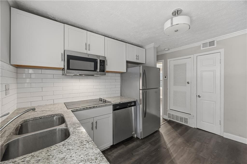 1 bedroom, 1 bathroom, 556 sq ft apartment for rent at 21 Delmont Drive NE 7, Atlanta, GA 30305 for $1,300 a month — photo 6