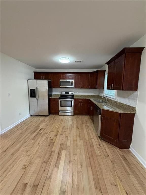 2 bedroom, 2 bathroom, 780 sq ft single family residence for rent at 637 Parkdale, Scottdale, GA 30079 for $1,650 a month — photo 3