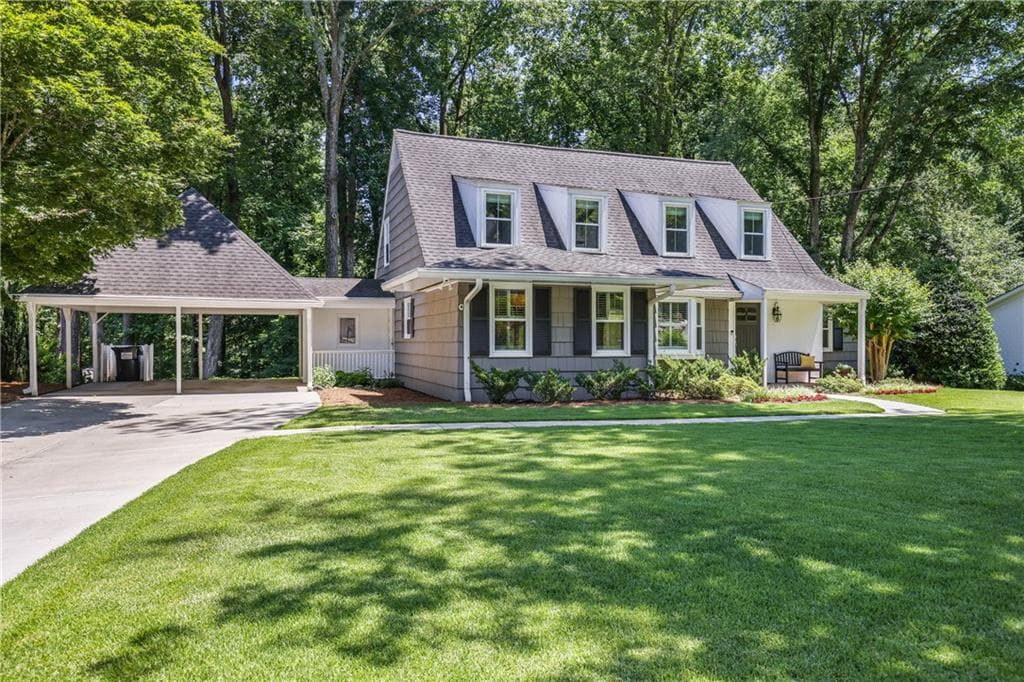 4 bedroom, 4 bathroom, 2,353 sq ft single family residence under contract at 990 Winding Creek Trail, Sandy Springs, GA 30328 — photo 2