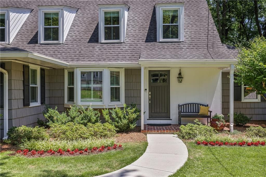 4 bedroom, 4 bathroom, 2,353 sq ft single family residence under contract at 990 Winding Creek Trail, Sandy Springs, GA 30328 — photo 4