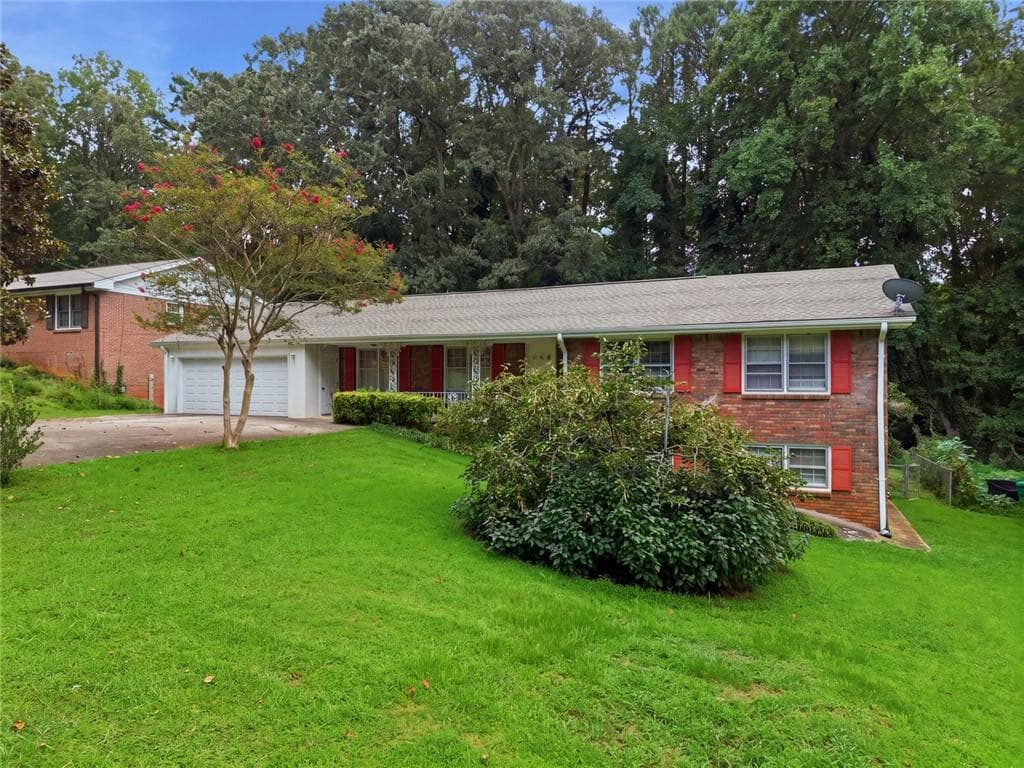 3 bedroom, 3 bathroom, 2,279 sq ft single family residence under contract at 4367 Abingdon Drive, Stone Mountain, GA 30083 — photo 2