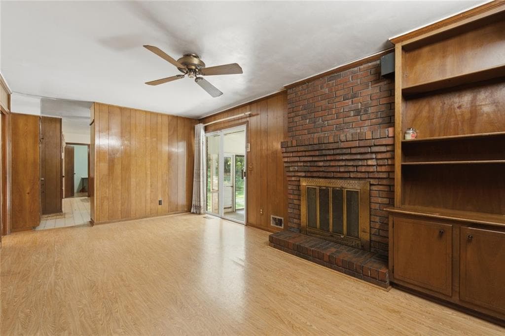 3 bedroom, 3 bathroom, 2,279 sq ft single family residence under contract at 4367 Abingdon Drive, Stone Mountain, GA 30083 — photo 8
