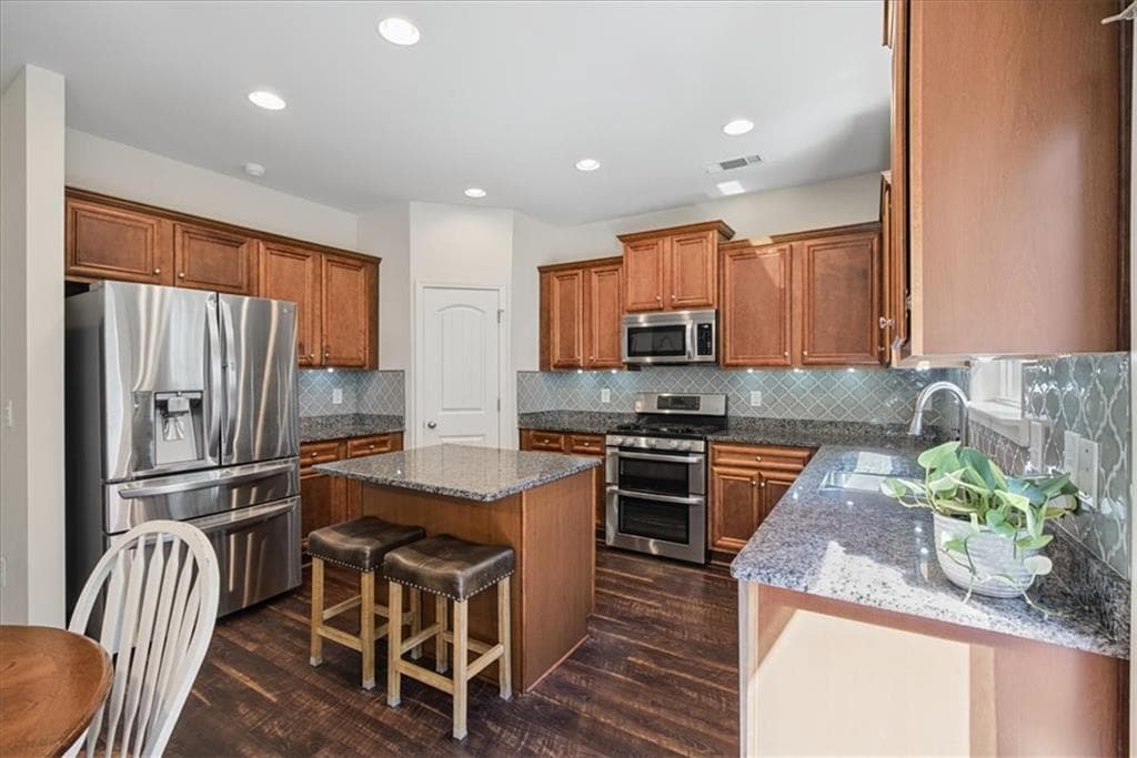 5 bedroom, 3 bathroom, 2,780 sq ft single family residence under contract at 4363 Lippencott Lane, Acworth, GA 30101 — photo 9
