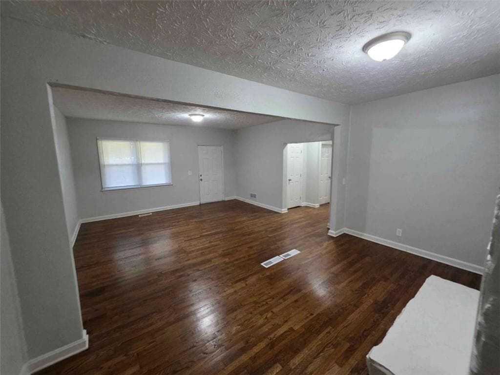 3 bedroom, 2 bathroom, 1,603 sq ft single family residence for sale at 527 Walton Road, Monroe, GA 30656 — photo 2