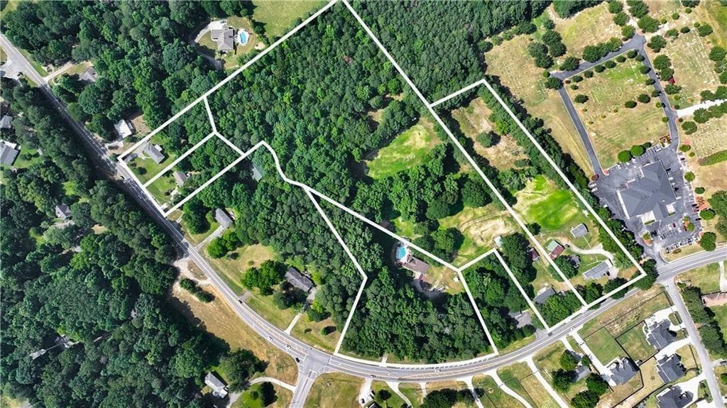 3 bedroom, 3 bathroom, 2,029 sq ft single family residence for sale at 3525 Hamilton Mill Road, Buford, GA 30519 — photo 2