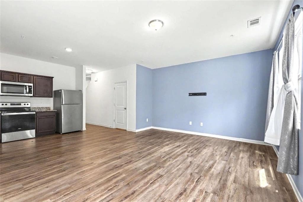 2 bedroom, 3 bathroom, 1,448 sq ft townhouse for sale at 11900 Fuller Street, Hampton, GA 30228 — photo 3
