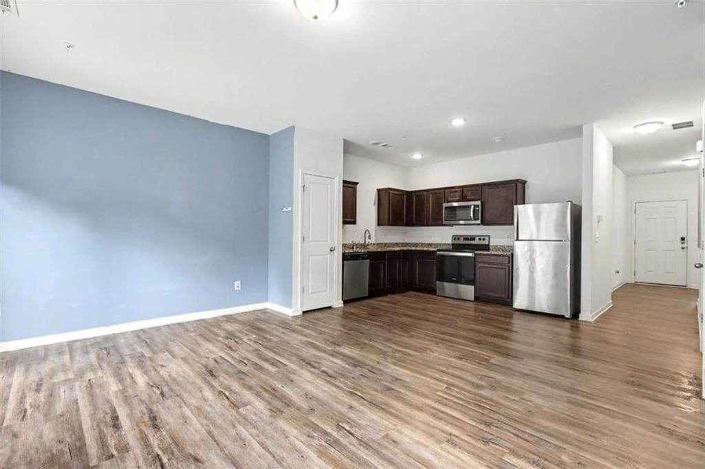 2 bedroom, 3 bathroom, 1,448 sq ft townhouse for sale at 11900 Fuller Street, Hampton, GA 30228 — photo 4
