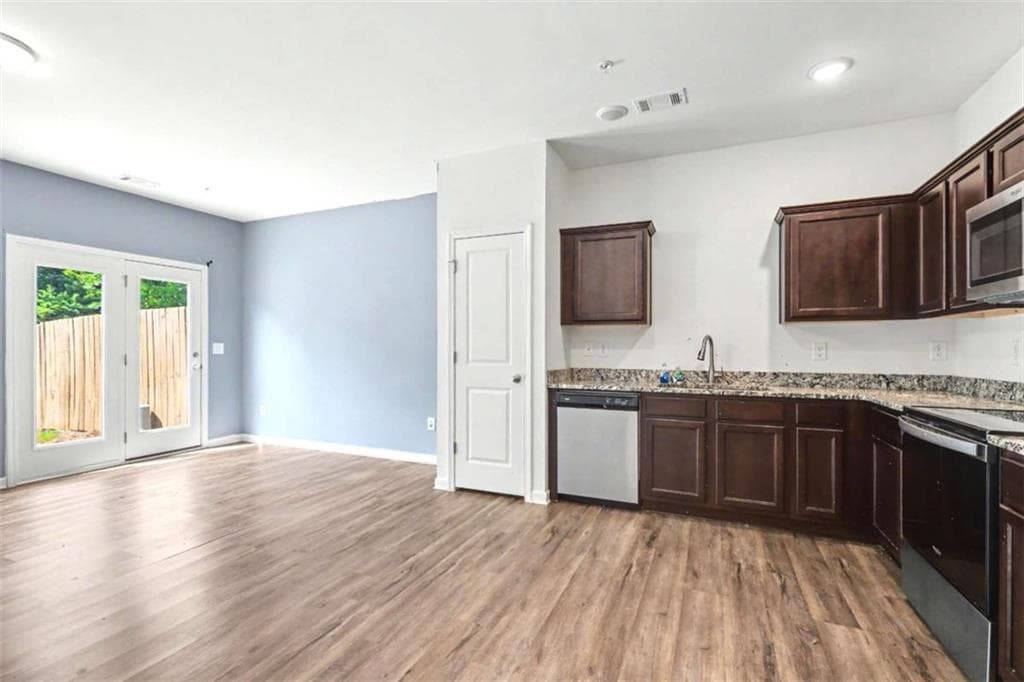 2 bedroom, 3 bathroom, 1,448 sq ft townhouse for sale at 11900 Fuller Street, Hampton, GA 30228 — photo 7