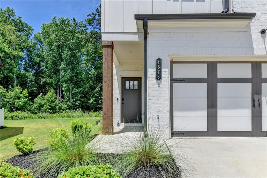 3 bedroom, 3 bathroom, 1,910 sq ft townhouse for sale at 4573 Cypress Park Drive, Gainesville, GA 30504 — photo 2