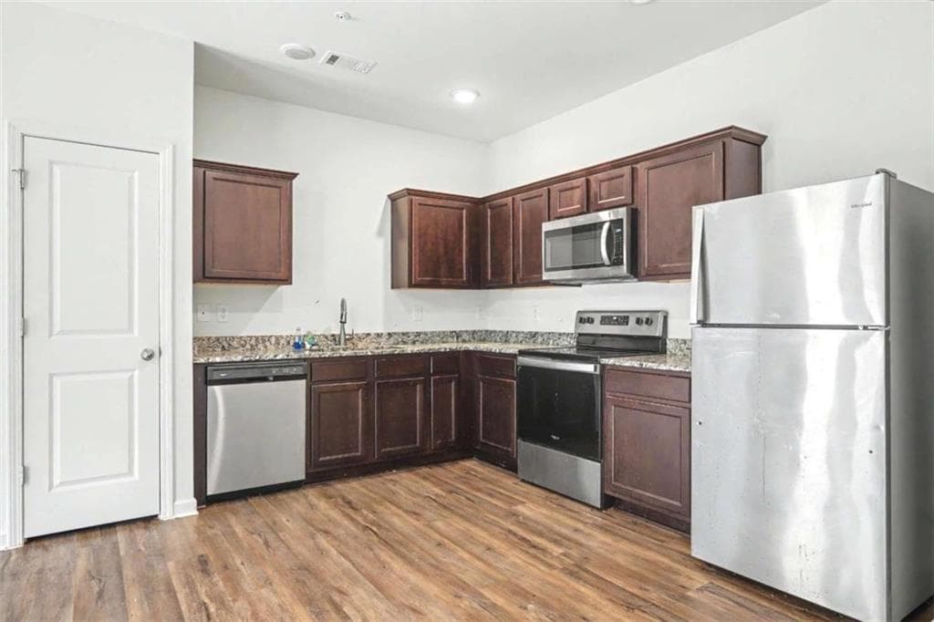 2 bedroom, 3 bathroom, 1,448 sq ft townhouse for sale at 11900 Fuller Street, Hampton, GA 30228 — photo 8