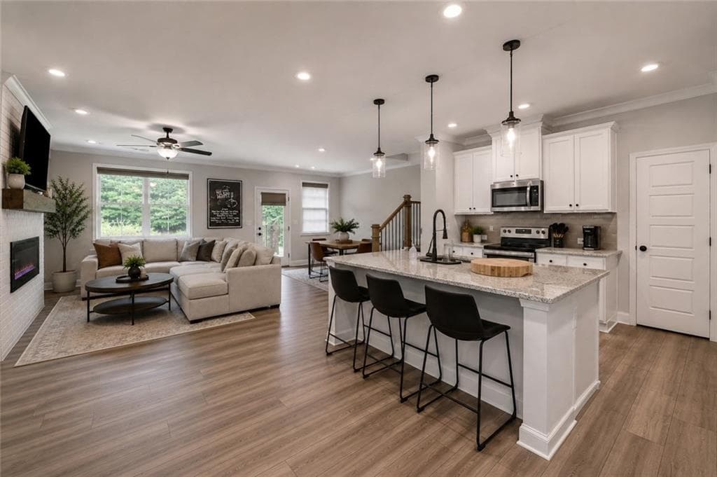3 bedroom, 3 bathroom, 1,910 sq ft townhouse for sale at 4573 Cypress Park Drive, Gainesville, GA 30504 — photo 3