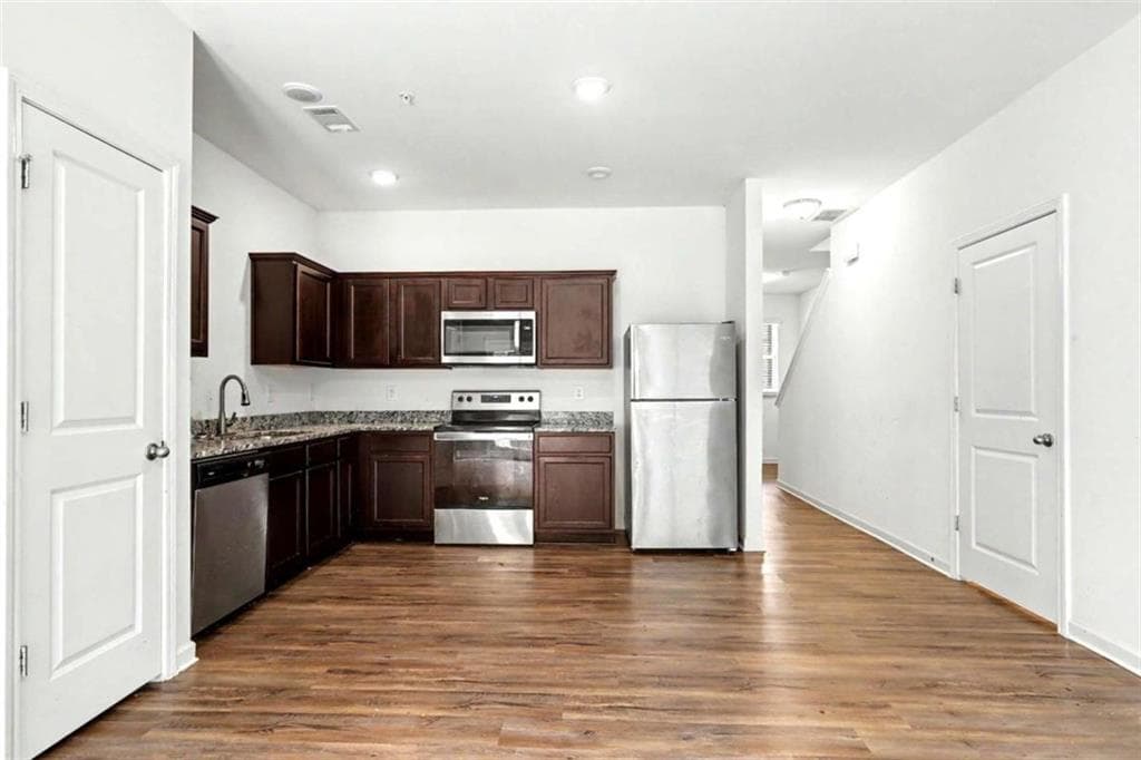 2 bedroom, 3 bathroom, 1,448 sq ft townhouse for sale at 11900 Fuller Street, Hampton, GA 30228 — photo 10