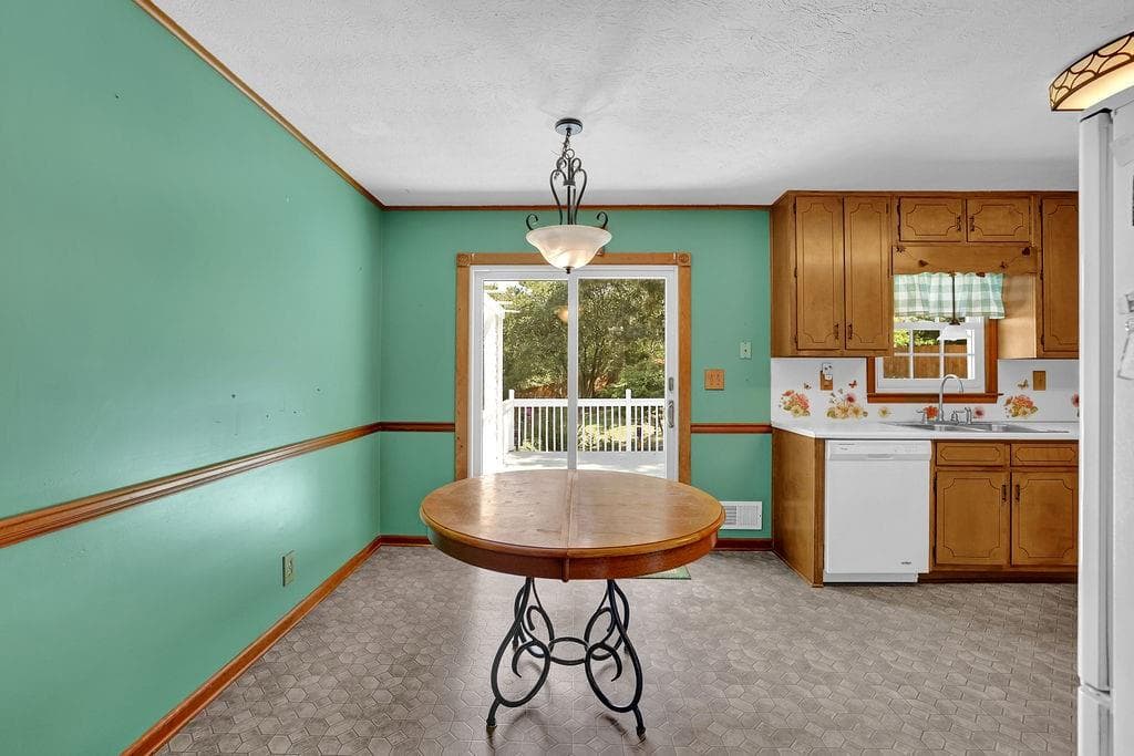 3 bedroom, 3 bathroom, 2,270 sq ft single family residence for sale at 1480 Pinyon Place, Lawrenceville, GA 30043 — photo 3