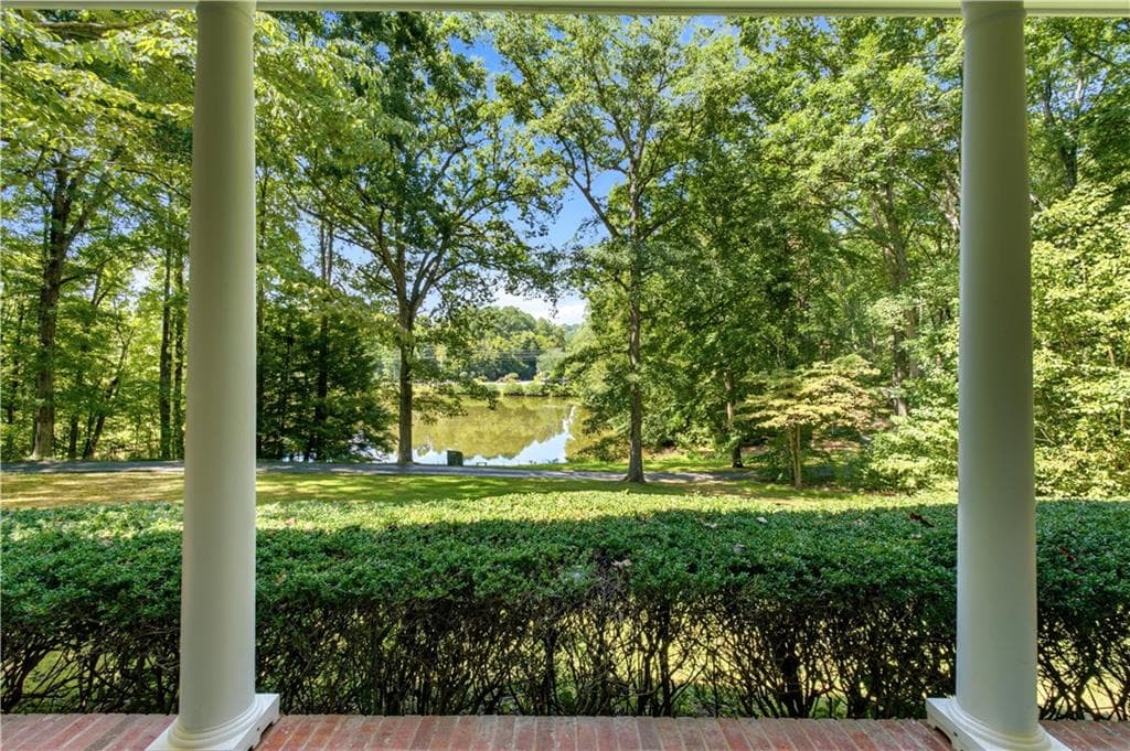 4 bedroom, 3 bathroom, 4,080 sq ft single family residence for sale at 2306 E Cherokee Drive, Woodstock, GA 30188 — photo 4
