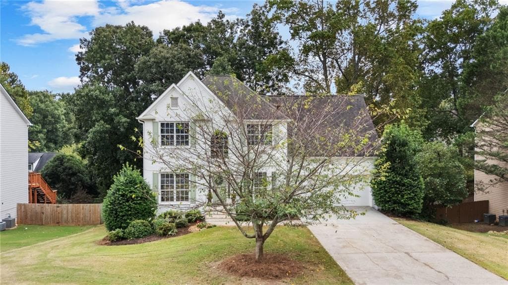 4 bedroom, 4 bathroom, 3,072 sq ft single family residence for sale at 5665 Kennemore Drive, Alpharetta, GA 30004 — photo 2