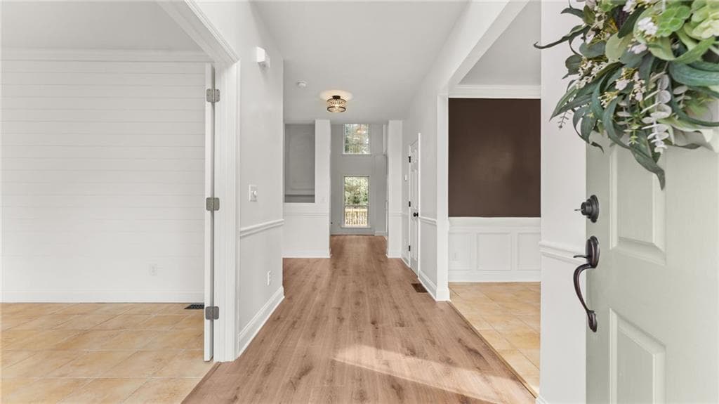 4 bedroom, 4 bathroom, 3,072 sq ft single family residence for sale at 5665 Kennemore Drive, Alpharetta, GA 30004 — photo 3