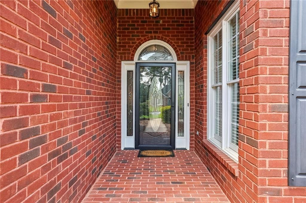 3 bedroom, 2 bathroom, 2,286 sq ft single family residence for sale at 580 Arbor North Way, Alpharetta, GA 30004 — photo 2