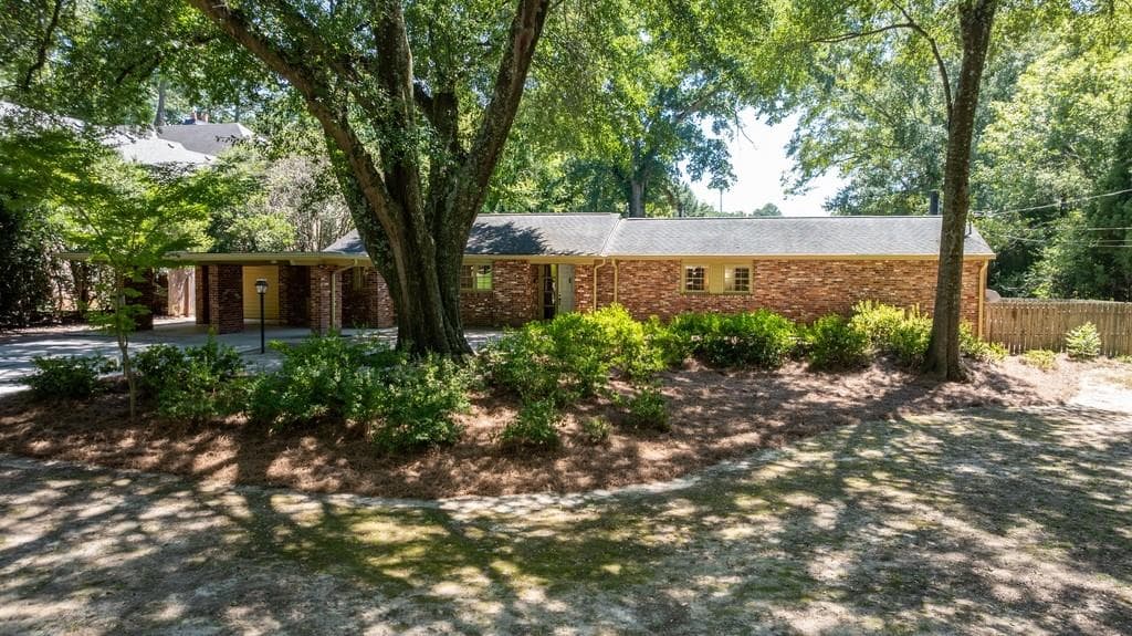 3 bedroom, 2 bathroom, 2,539 sq ft single family residence for sale at 1510 Peachtree Battle Avenue, Atlanta, GA 30327 — photo 2