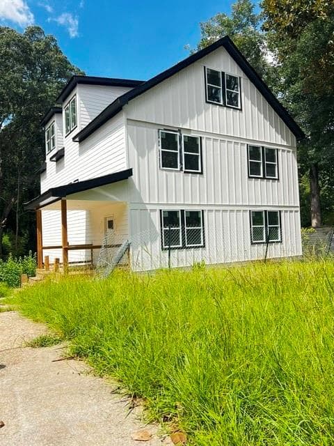 5 bedroom, 5 bathroom, 3,500 sq ft single family residence for sale at 155 Watson Circle, Atlanta, GA 30317 — photo 1 of 33