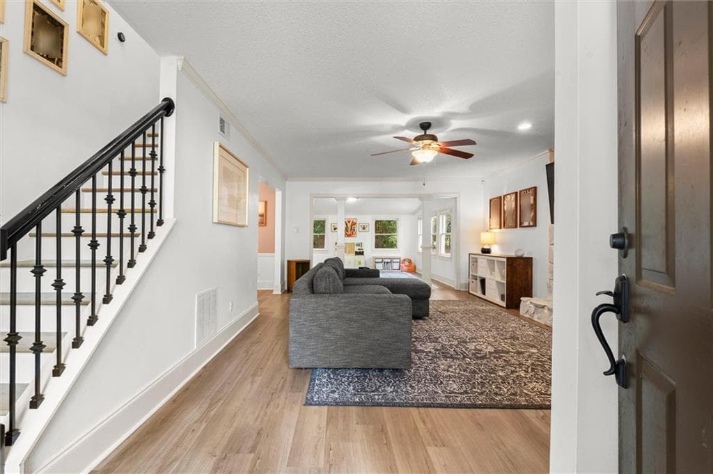 3 bedroom, 3 bathroom, 1,739 sq ft single family residence under contract at 905 Laurel Mill Drive, Roswell, GA 30076 — photo 3
