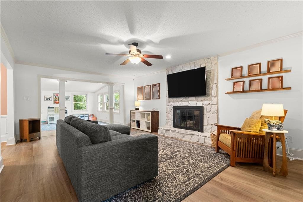 3 bedroom, 3 bathroom, 1,739 sq ft single family residence under contract at 905 Laurel Mill Drive, Roswell, GA 30076 — photo 4