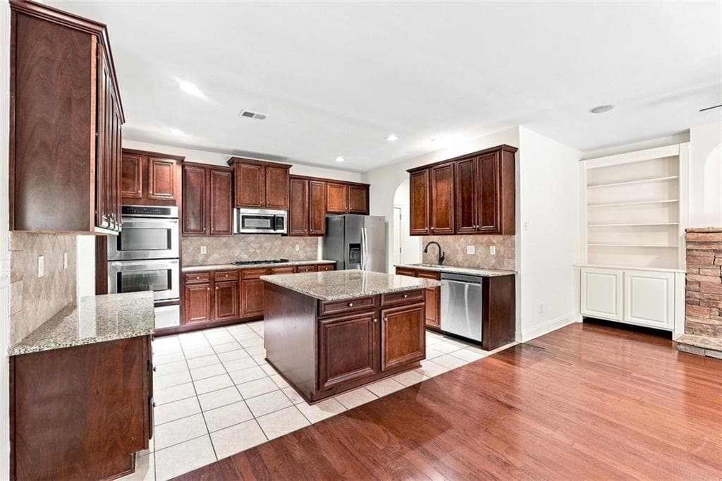 5 bedroom, 4 bathroom, 4,026 sq ft single family residence for sale at 4805 Carriage Bridge Lane, Cumming, GA 30040 — photo 4